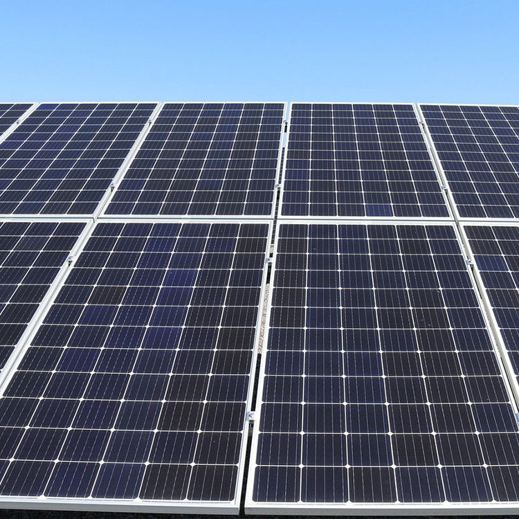 Mercado da Europa Painéis fotovoltaicos de 425W com uma eficiência de 23-24,2%